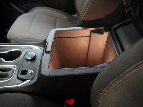 Used 2018 Chevrolet Traverse LT image 23