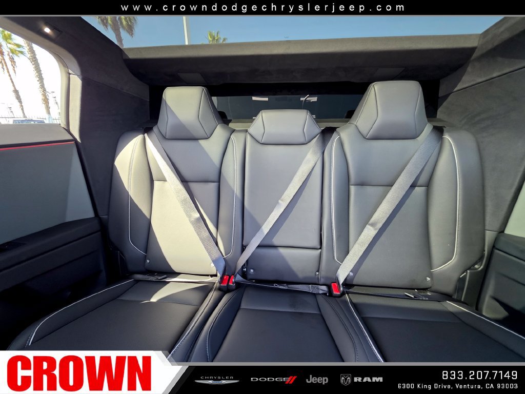 Used 2024 Tesla Cybertruck AWD Crew Cab image 39