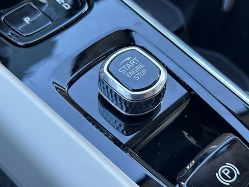 New 2026 Volvo XC60 B5 Ultra w/ Protection Package Premier image 20