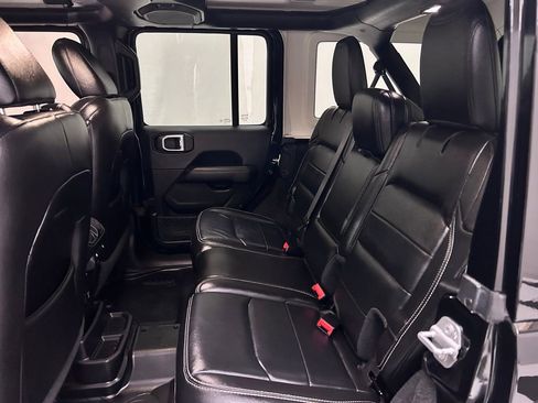 Used 2019 Jeep Wrangler Unlimited Sahara image 14