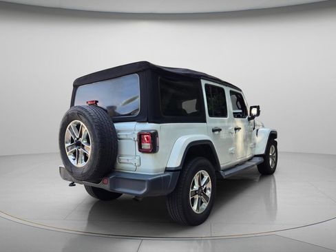 Used 2018 Jeep Wrangler Unlimited Sahara AWD/4WD image 6