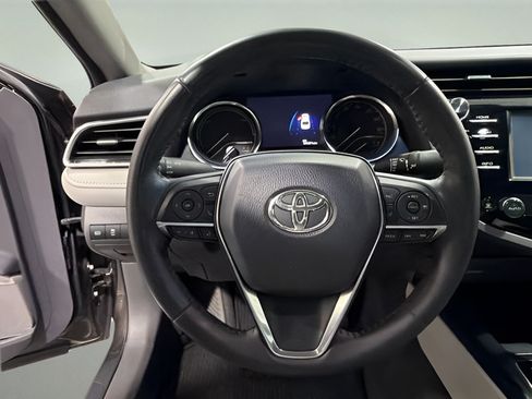 Used 2018 Toyota Camry XLE FWD image 16