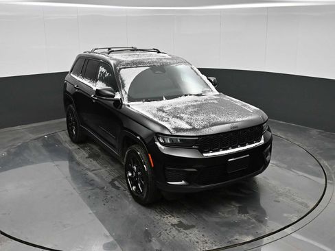 Used 2024 Jeep Grand Cherokee Altitude image 21