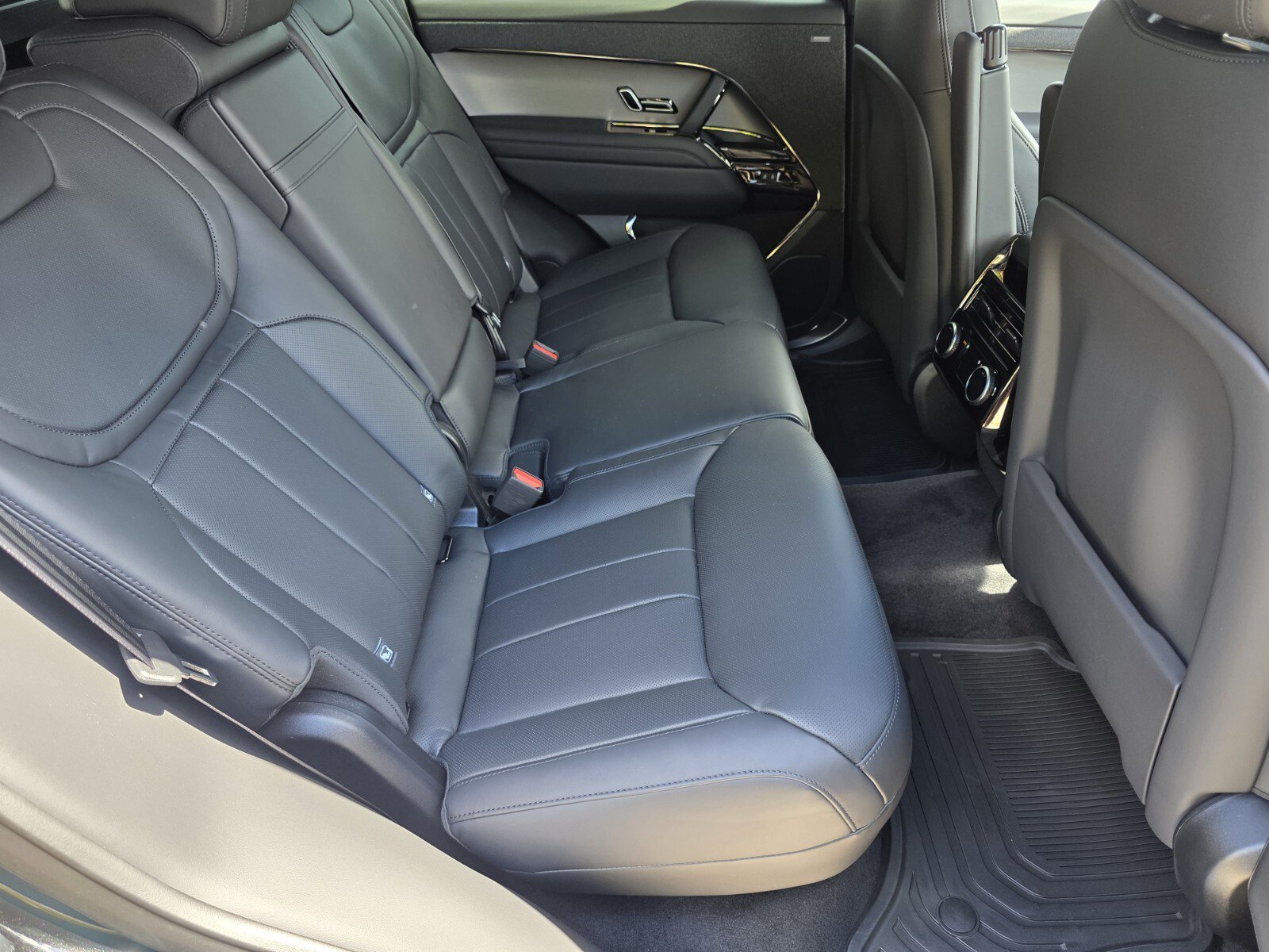 New 2027 Land Rover Range Rover Sport SE AWD/4WD image 5