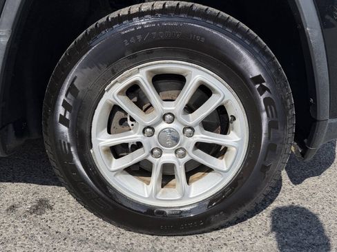 Used 2018 Jeep Grand Cherokee Laredo AWD/4WD image 38