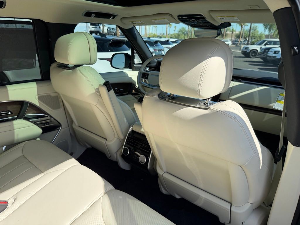 New 2026 Land Rover Range Rover SE AWD/4WD image 9