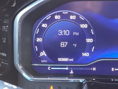 Used 2022 Chevrolet Silverado 1500 LT image 2