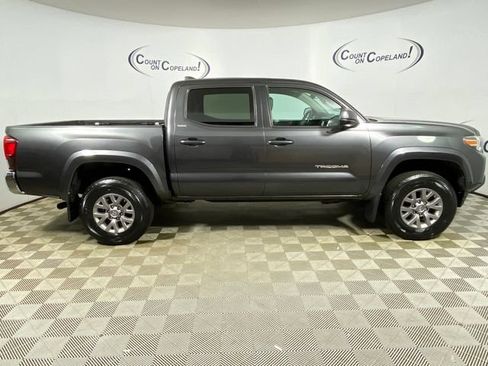 Used 2018 Toyota Tacoma SR5 AWD/4WD image 7