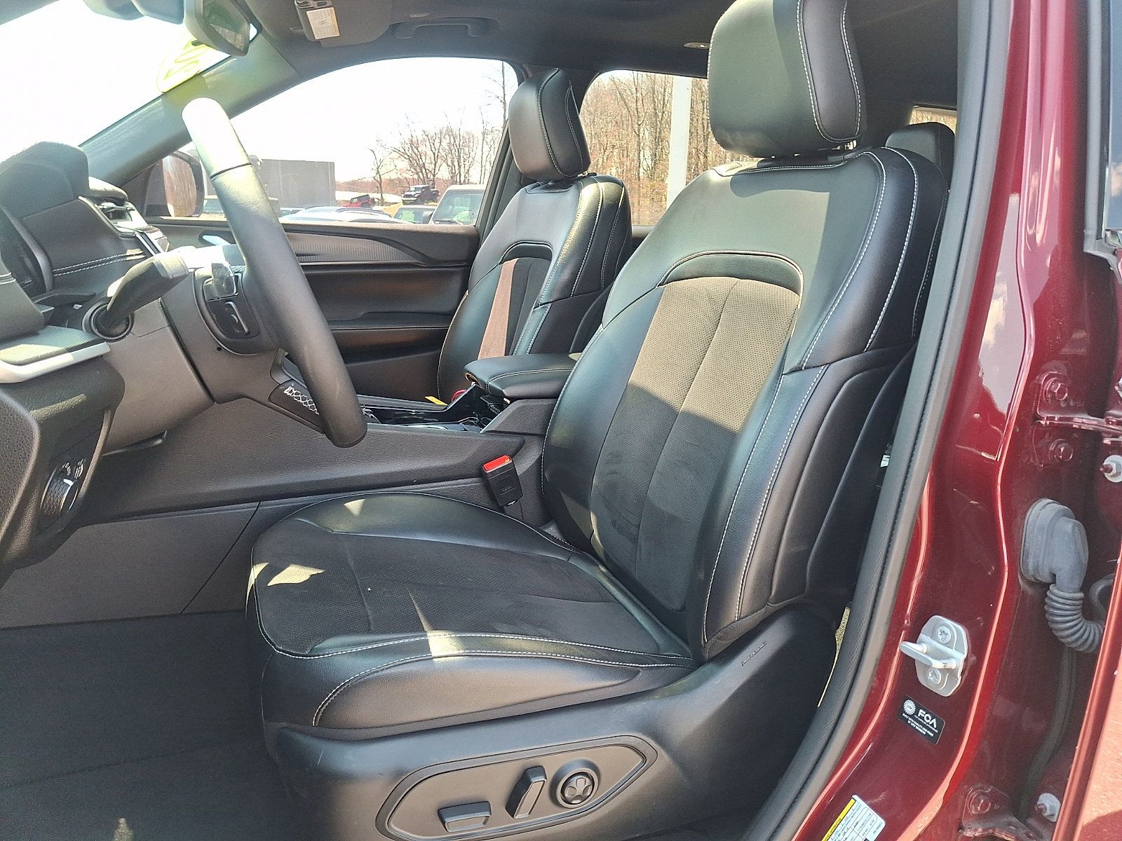 Used 2023 Jeep Grand Cherokee L Laredo AWD/4WD image 14