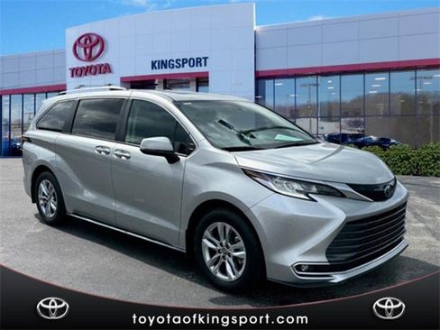Certified 2024 Toyota Sienna Limited image 7