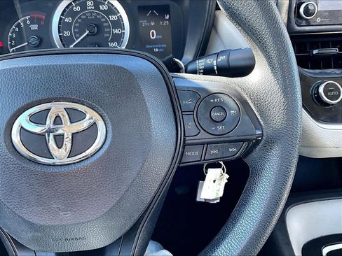 Used 2022 Toyota Corolla LE image 17