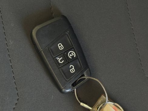 Used 2025 Volkswagen Taos SE AWD/4WD image 25