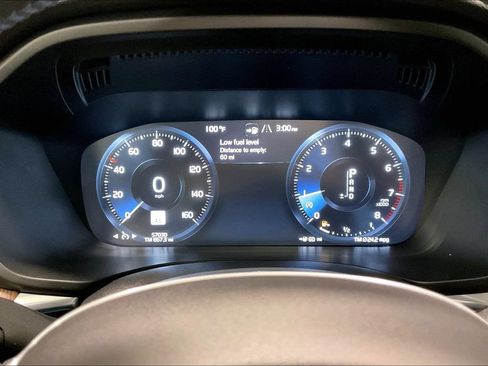 Used 2021 Volvo XC60 T5 Momentum w/ Premium Package AWD/4WD image 14
