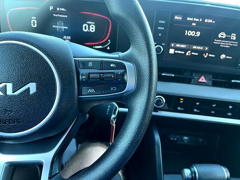 Used 2024 Kia Sportage LX image 13