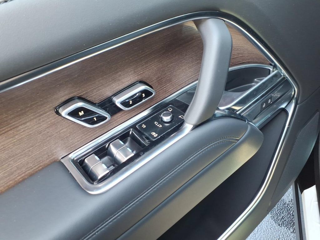 New 2026 Land Rover Range Rover SE AWD/4WD image 11