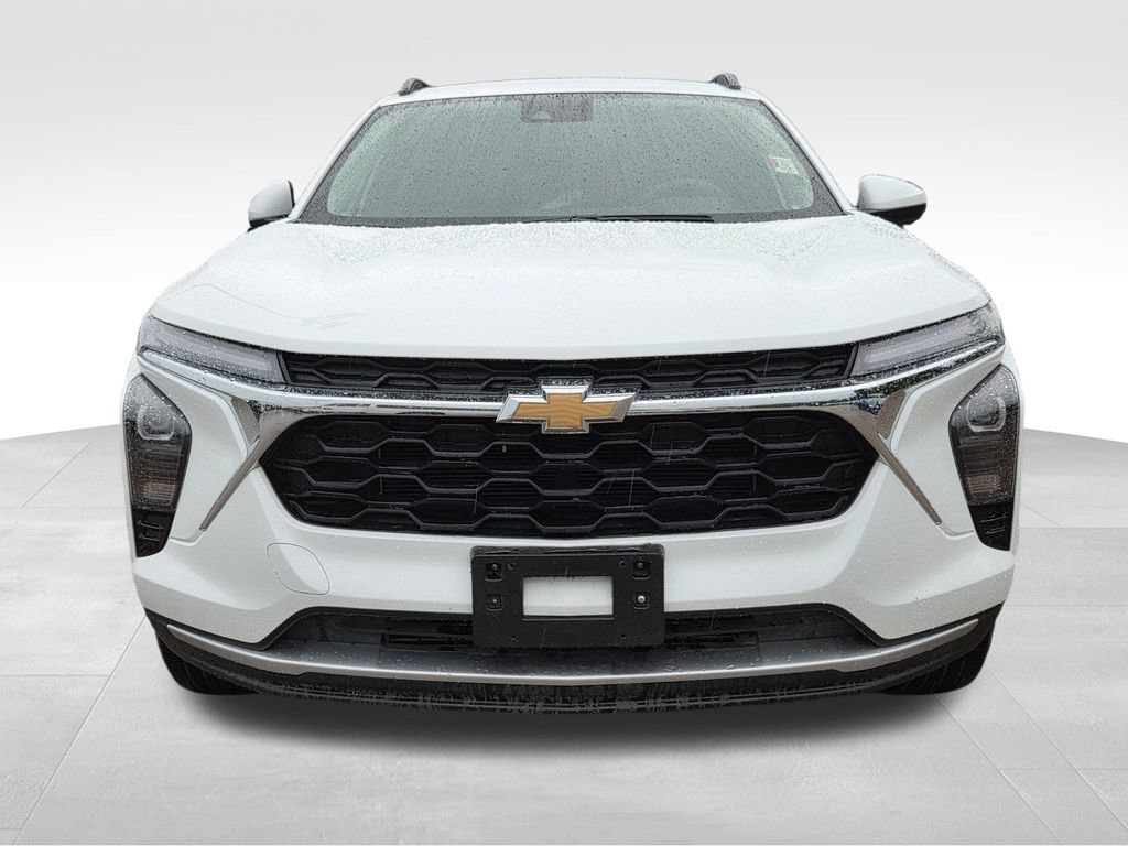Used 2025 Chevrolet Trax LT FWD image 3