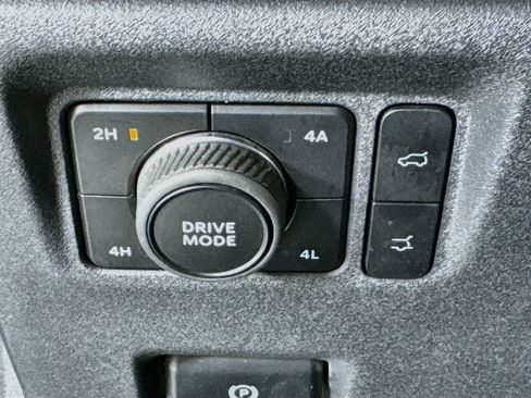 Used 2025 Ford Expedition Active AWD/4WD image 18