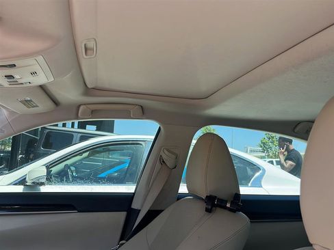 Used 2017 Lexus ES 350 w/ Premium Package FWD image 5