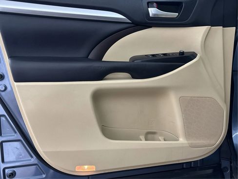 Used 2018 Toyota Highlander XLE image 26