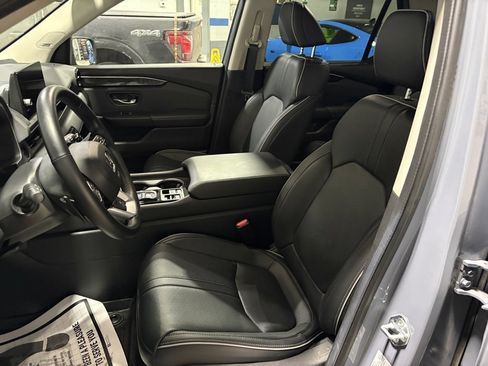 Used 2025 Honda Pilot Elite image 12
