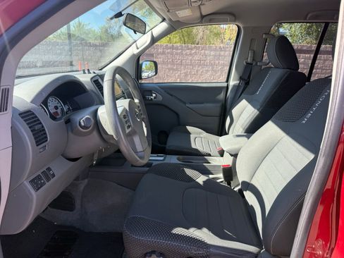Used 2018 Nissan Frontier Desert Runner RWD image 13