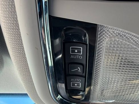 Used 2019 Jeep Cherokee Trailhawk AWD/4WD image 27