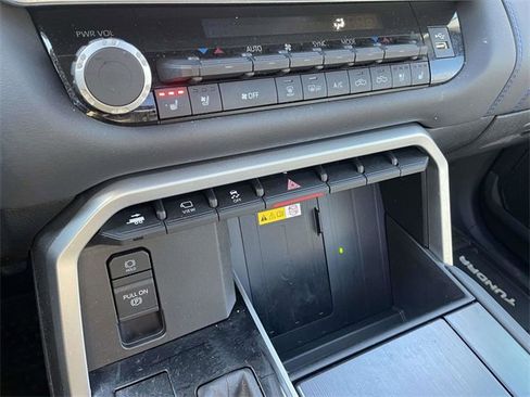 Used 2024 Toyota Tundra Platinum image 30