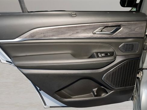 Used 2024 Jeep Grand Cherokee L Overland w/ Luxury Tech Group IV image 22