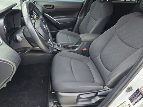 Used 2022 Toyota Corolla Cross LE FWD image 13