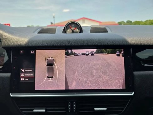 Used 2020 Porsche Cayenne AWD/4WD image 34