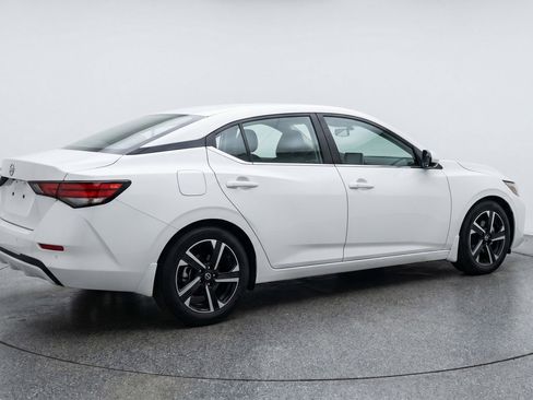 Used 2025 Nissan Sentra SV FWD image 9