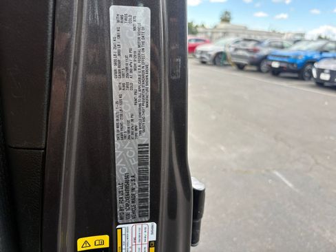 Used 2025 Jeep Wrangler Unlimited Sahara AWD/4WD image 29