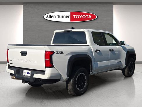 Used 2024 Toyota Tacoma TRD Off-Road AWD/4WD image 5