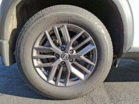 Used 2023 Nissan Rogue S image 8