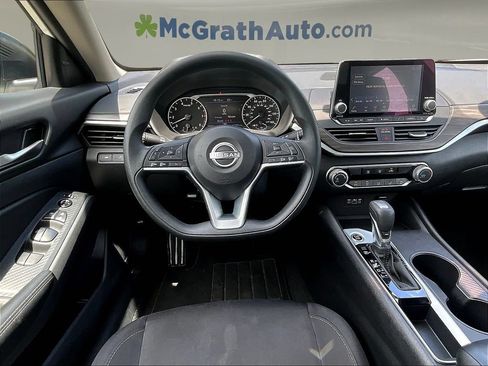 Used 2025 Nissan Altima 2.5 SV FWD image 10