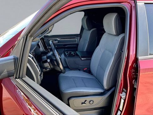 Used 2022 RAM 1500 Big Horn AWD/4WD image 3