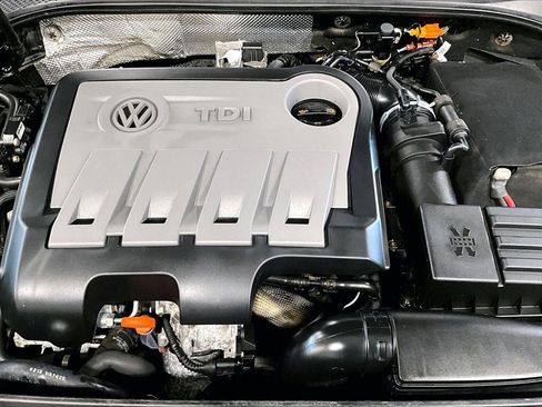 Used 2013 Volkswagen Passat TDI SEL Premium image 9