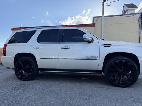 Used 2007 Cadillac Escalade 2WD w/ Information Package image 9