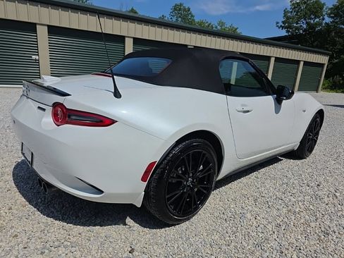 Certified 2024 MAZDA MX-5 Miata Club RWD image 8