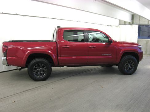 Used 2020 Toyota Tacoma SR5 image 4