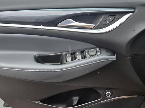 Used 2019 Buick Enclave Essence image 22