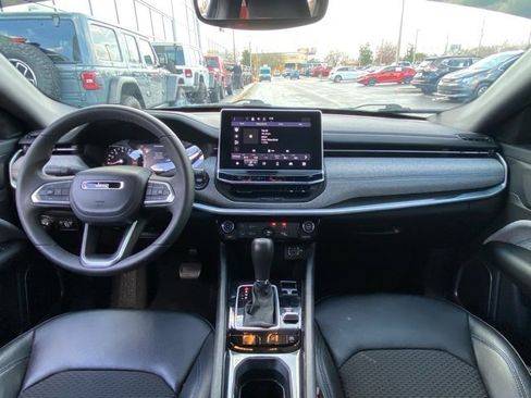 Used 2024 Jeep Compass Latitude image 14