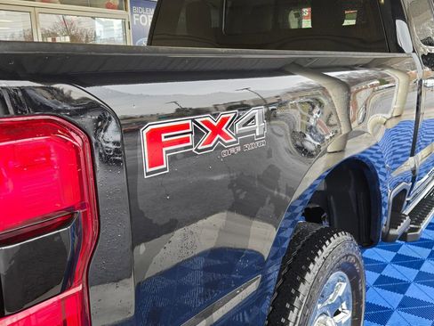 Used 2025 Ford F250 Lariat w/ Chrome Package image 31