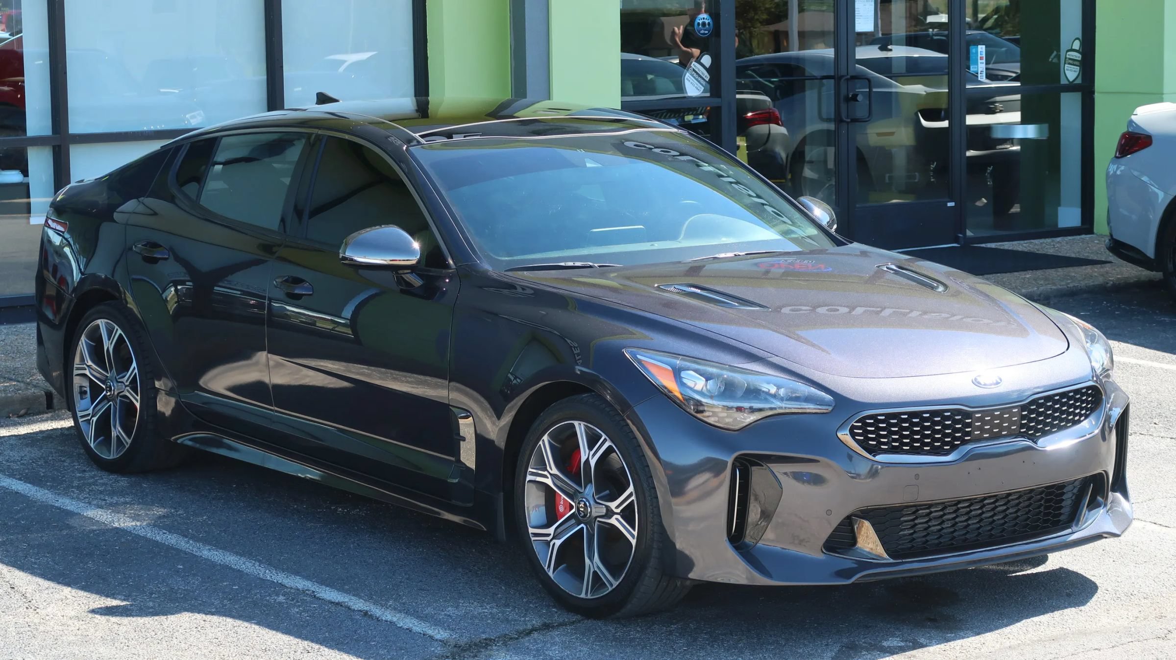 Used 2020 Kia Stinger GT1 RWD image 2