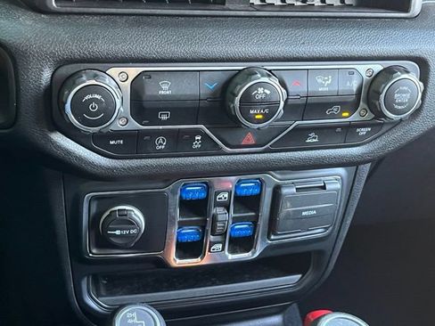 Used 2024 Jeep Gladiator Sport AWD/4WD image 22