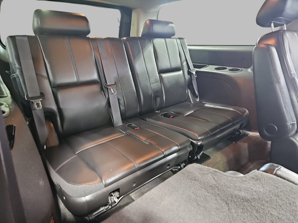 Used 2010 Chevrolet Suburban LT w/ Luxury Package AWD/4WD image 15