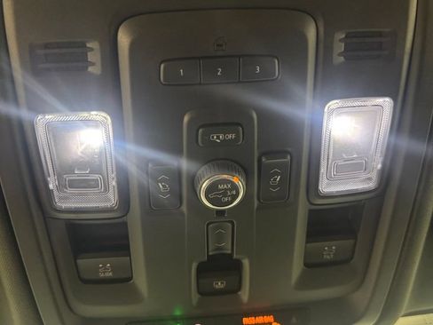 Used 2023 GMC Yukon Denali Ultimate AWD/4WD image 25