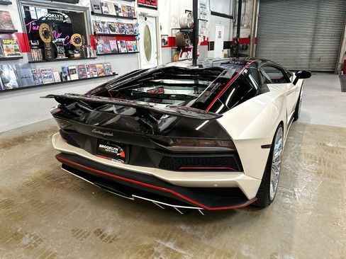 Used 2017 Lamborghini Aventador S image 6