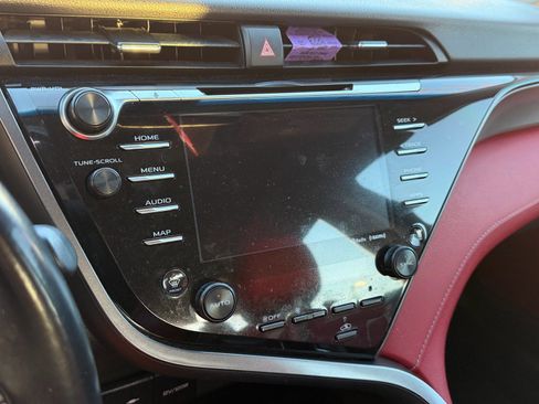 Used 2019 Toyota Camry XSE image 9