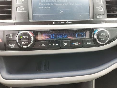 Used 2019 Toyota Highlander XLE image 27